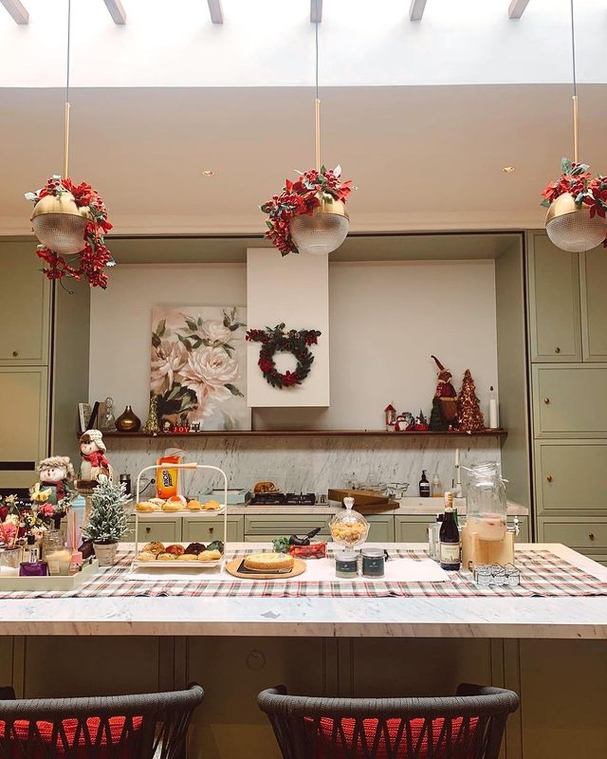 Naysilla Mirdad merayakan natal bersama para sahabatnya ditengah isu mualaf jelang nikah dengan sang kekasih&period; Yuk intip&excl;