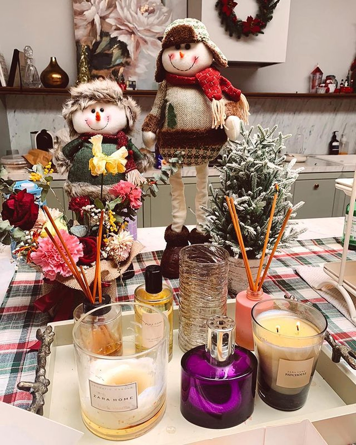 Naysilla Mirdad merayakan natal bersama para sahabatnya ditengah isu mualaf jelang nikah dengan sang kekasih&period; Yuk intip&excl;