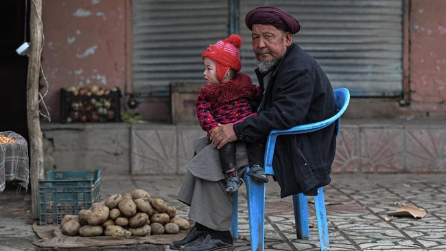 Krisis pangan di Afghanistan membuat warga negara itu harus berkutat dengan ancaman kelaparan dan malnutrisi.