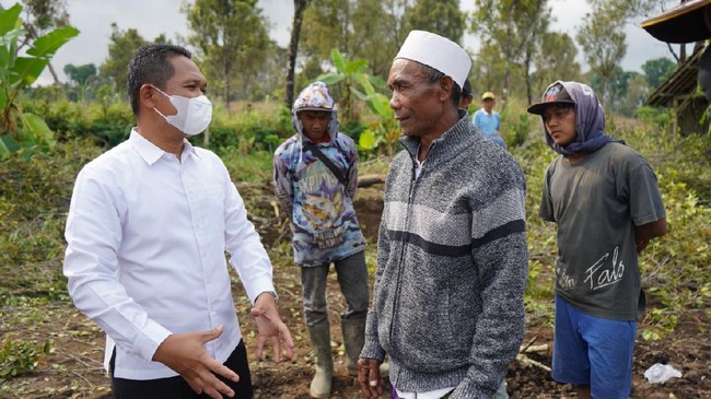 Bupati Lumajang Thoriqul Haq telah berkomunikasi dengan Polda Jawa Timur agar diberikan kesempatan untuk bisa bertemu dengan pelaku penendang sesajen Semeru.