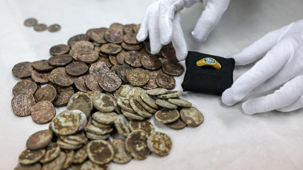 FOTO: Cincin Emas Kuno Good Shepherd Ditemukan di Israel