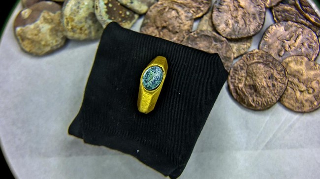 FOTO: Cincin Emas Kuno Good Shepherd Ditemukan di Israel