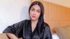 Denada Beber Alasan Tak Ikut Pemakaman Emilia Contessa