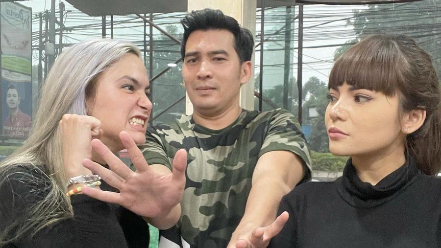 Dinar Candy, RIdho Ilahi dan Kia Poetri