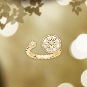 Kurasi Koleksi Perhiasan dan Jam Tangan Khusus Natal dari Dior yang Mewah dan Elegan