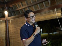 Momen Sandiaga Jalan Kaki Kunjungi Kantor Prabowo
