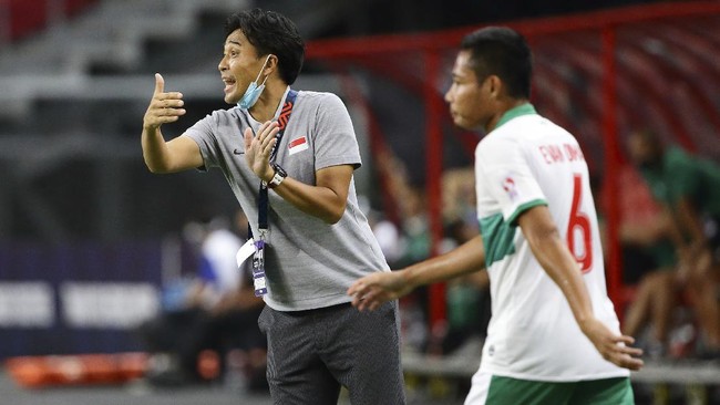 Pelatih timnas Singapura Tatsuma Yoshida merespons pujian yang diberikan pelatih Timnas Indonesia Shin Tae Yong jelang leg 2 semifinal Piala AFF 2020.