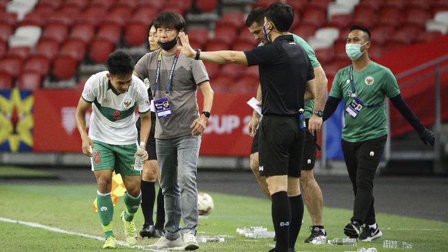 Meski sudah lolos ke final, Shin Tae Yong masih geram soal Timnas Indonesia hanya makan nasi kotak selama Piala AFF 2020 (Piala AFF 2021).