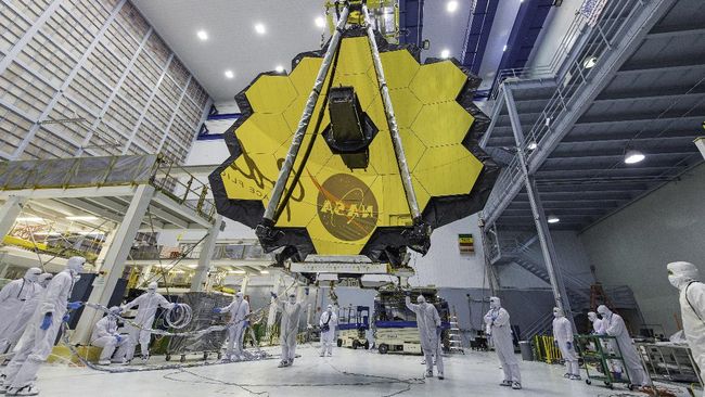 Has the James Webb telescope been affected by a software problem, a dangerous condition?