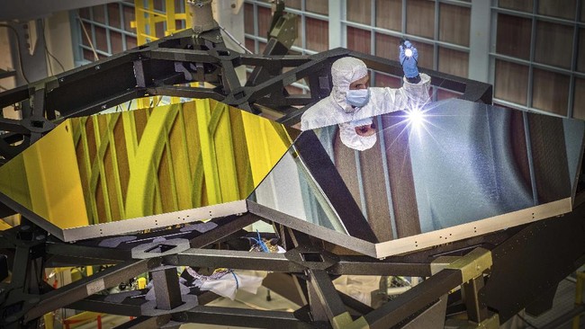 Teleskop James Webb menjadi perbincangan karena segera diluncurkan NASA, sebagai teleskop pengganti Hubble yang telah beroperasi 30 tahun.