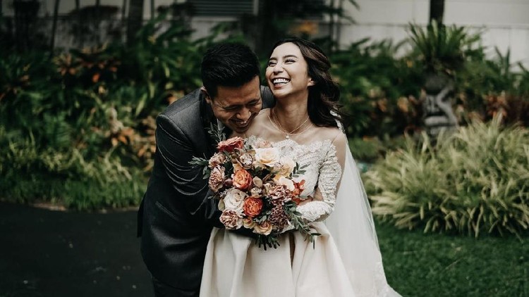 Momen Pernikahan Joshua Suherman & Clairine Clay