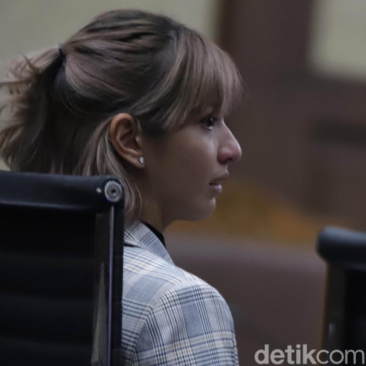 <p>Saat tuntutan dibacakan, wanita 31 tahun itu sempat menangis, Bunda. Ia juga mengaku sangat terkejut dengan tuntutan tersebut. (Foto: Palevi/detikhot)</p>