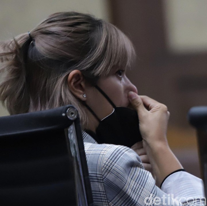 <p>Nia mengatakan bahwa dirinya hanya ingin mendapatkan keadilan. Semula, BNN menyatakan kalau Nia akan direhab selama 3 bulan. Namun, putusan itu pun berubah. (Foto: Palevi/detikhot)</p>