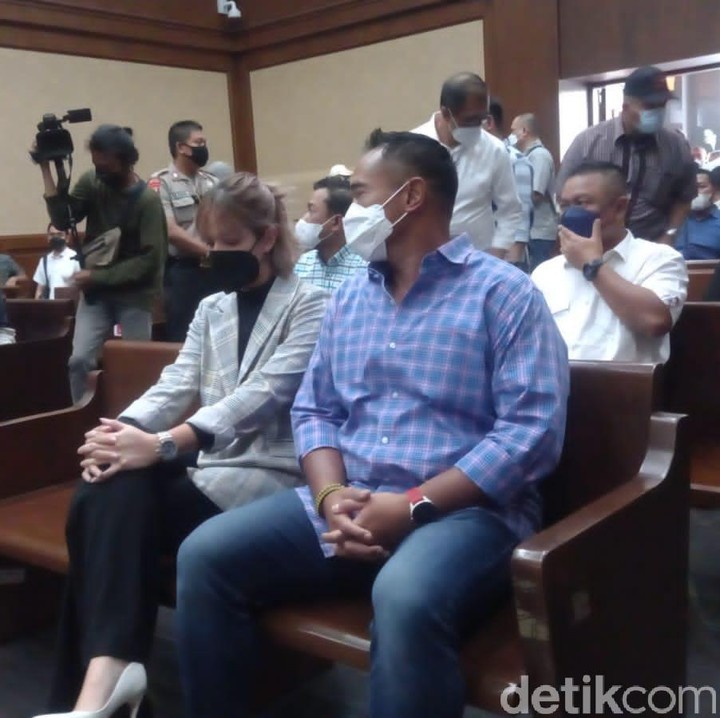 <p>Nia Ramadhani dan Ardi Bakrie dituntut menjalani masa rehabilitasi selama 12 bulan. (Foto: Hanif/detikHOT)</p>