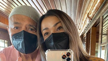 img-title Ayah Meninggal Dunia, Nirina Zubir: Selamat Jalan Buya