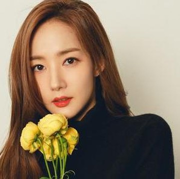 img-title Punya Wajah Glowing, Simak Cara Merawat Kulit ala Aktris Korea Berikut yang Bisa Dilakukan di Rumah