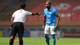 Pamer Alat Kelamin, Patrich Wanggai Dihukum 2 Laga