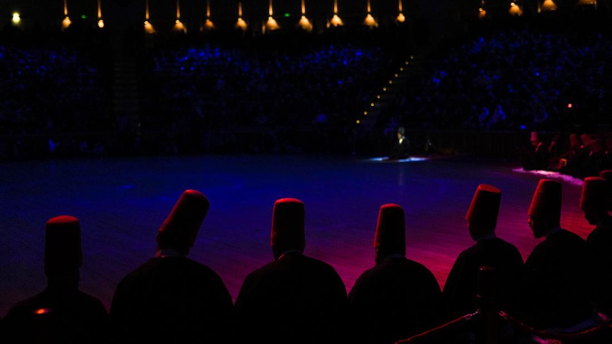 FOTO: Tarian Sufi di Peringatan Kematian Rumi