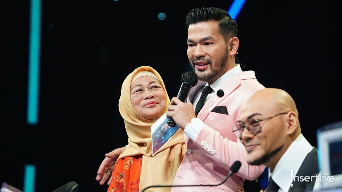 Para peserta&comma; juri serta host Indonesia Mencari Bakat dapat kejutan didatangi sang ibunda di Hari Ibu&period; Yuk intip momennya&excl;