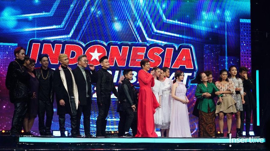 Para peserta, juri serta host Indonesia Mencari Bakat dapat kejutan didatangi sang ibunda di Hari Ibu. Yuk intip momennya!