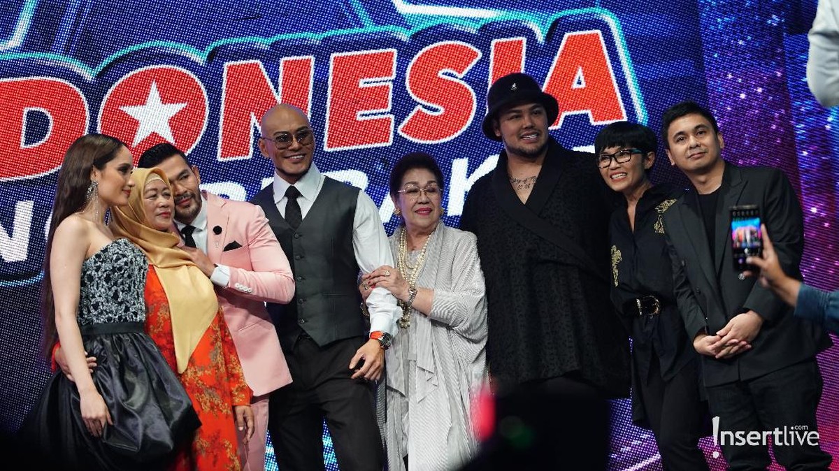 Para peserta&comma; juri serta host Indonesia Mencari Bakat dapat kejutan didatangi sang ibunda di Hari Ibu&period; Yuk intip momennya&excl;