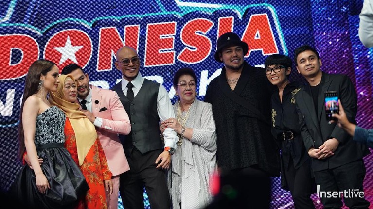 Para peserta, juri serta host Indonesia Mencari Bakat dapat kejutan didatangi sang ibunda di Hari Ibu. Yuk intip momennya!