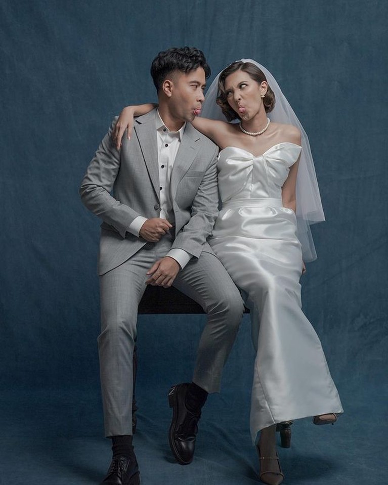Prewedding Vidi Aldiano dan Sheila Dara Aisha Vidi Aldiano dan Sheila Dara melakukan sesi pemotretan pra nikah dengan mengusung tema vintage. Yuk intip potretnya!