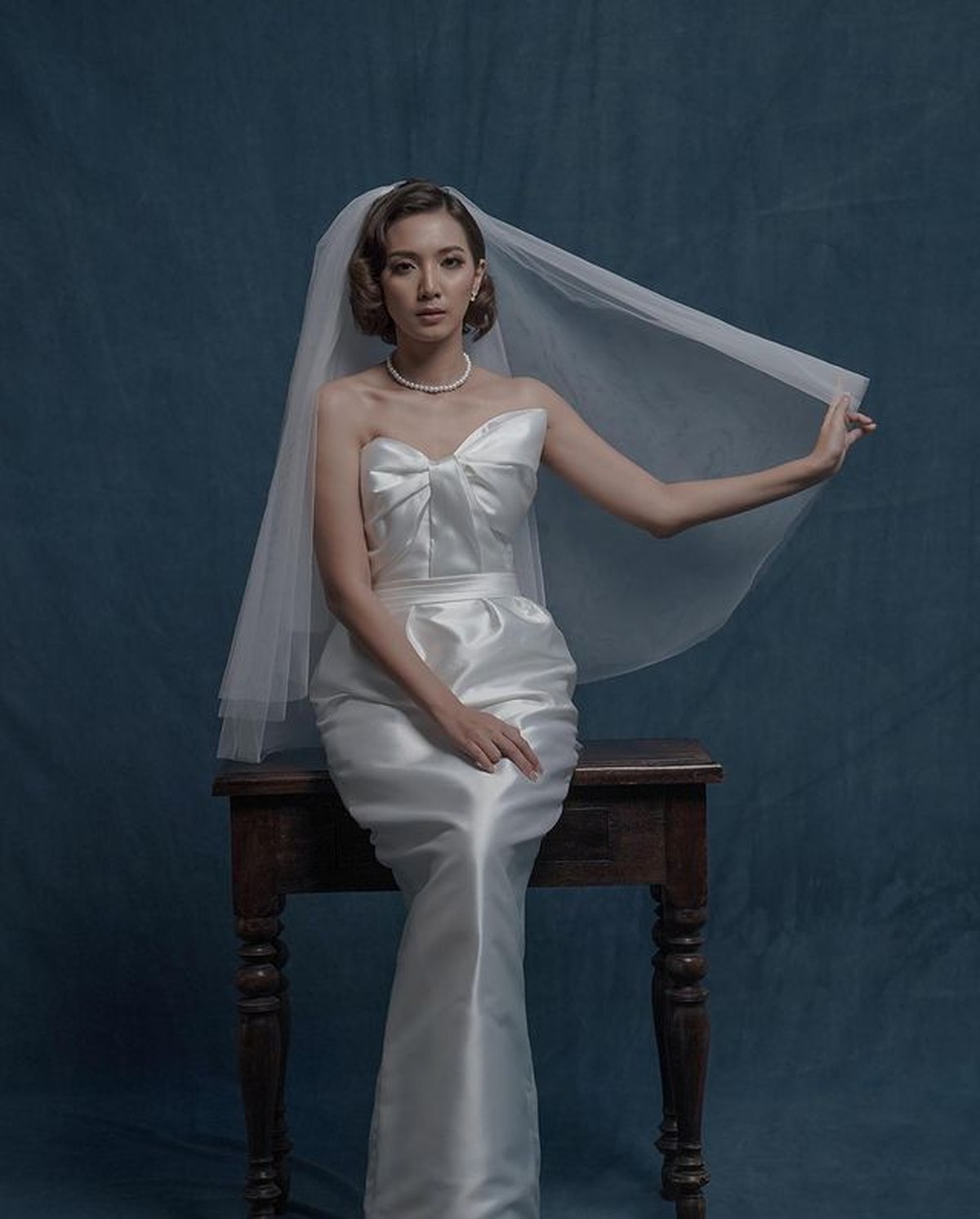 Vidi Aldiano dan Sheila Dara melakukan sesi pemotretan pra nikah dengan mengusung tema vintage&period; Yuk intip potretnya&excl;