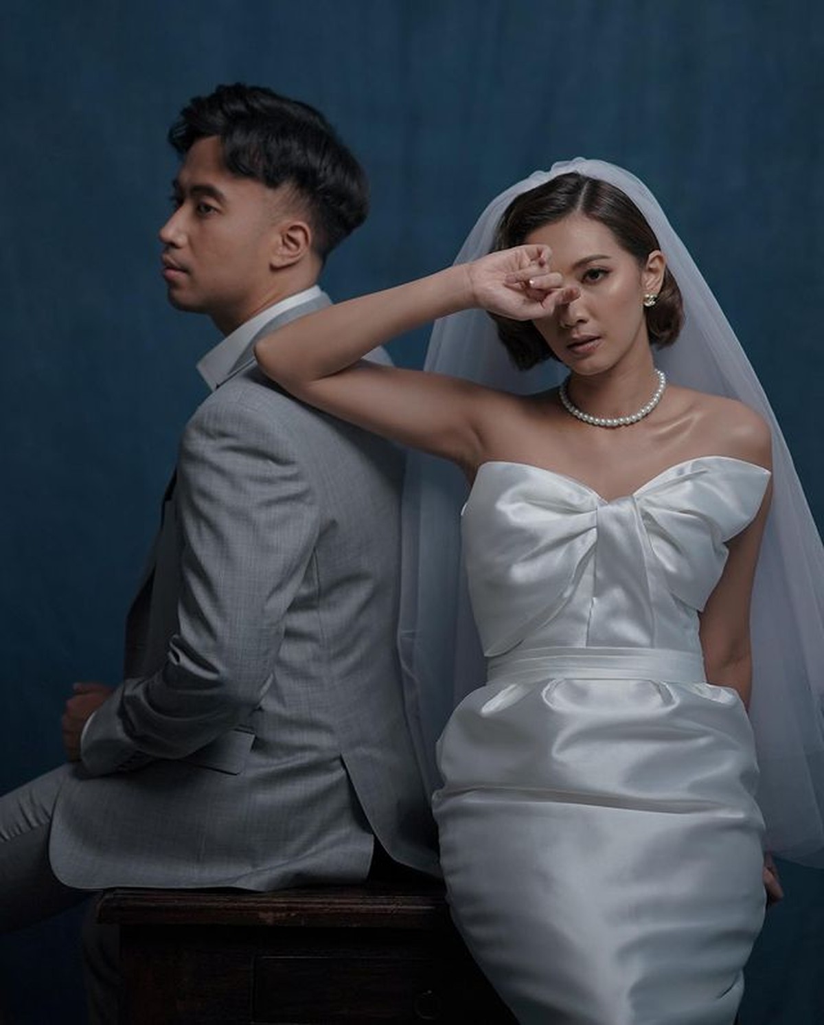 Vidi Aldiano dan Sheila Dara melakukan sesi pemotretan pra nikah dengan mengusung tema vintage&period; Yuk intip potretnya&excl;