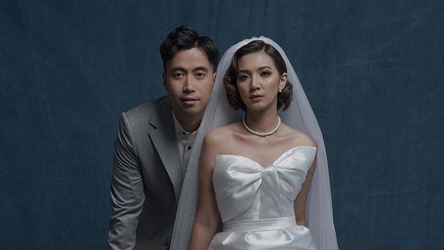 Vidi Aldiano dan Sheila Dara melakukan sesi pemotretan pra nikah dengan mengusung tema vintage. Yuk intip potretnya!