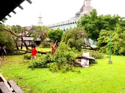 Masjid Al-Markaz Makassar Diterjang Puting Beliung, Sejumlah Fasilitas Rusak