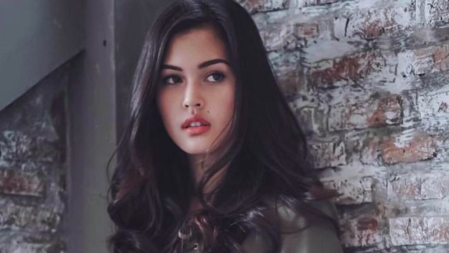 Aktris Rebecca Tamara yang terlibat dalam sinetron yang syuting di pengungsian korban erupsi Gunung Semeru, Terpaksa Menikahi Tuan Muda (TMTM), meminta maaf.