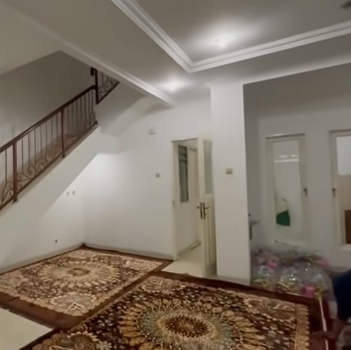 <p>Hasil donasi tersebut dipakai beli rumah untuk Gala Sky Andriansyah, putra semata wayang Vanessa dan Bibi.  (Foto: YouTube: MARISSYA - ICHA)</p>