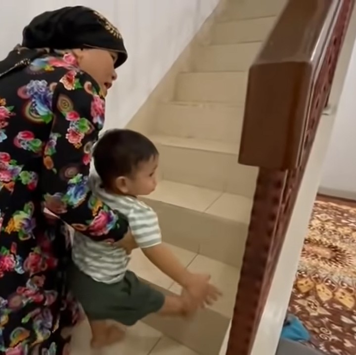 <p>Marrisya Icha ungkap bahwa hunian tersebut dibeli tak terlalu mahal. Namun ada banyak hal yang harus diperbaiki dari rumah tersebut. (Foto: YouTube: MARISSYA - ICHA)</p>