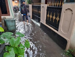 detikcom Do Your Magic: Saluran Air Belum Jadi, Permukiman di Kemanggisan Tergenang