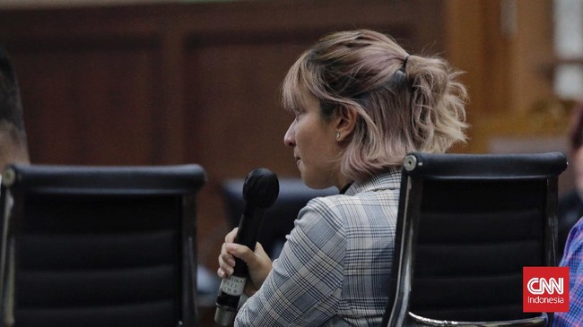 Nia-Ardi meminta tuntutan untuk turun jadi 6 bulan rehab, dipotong dengan lima bulan masa rehabilitasi yang sudah dijalankannya di Cisarua Bogor.