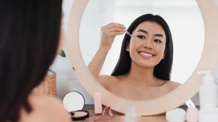 Apakah Bunda sedang mencari skincare untuk kulit berminyak? Jika iya, berikut rekomendasi skincare untuk kulit berminyak yang bisa Bunda pertimbangkan.
