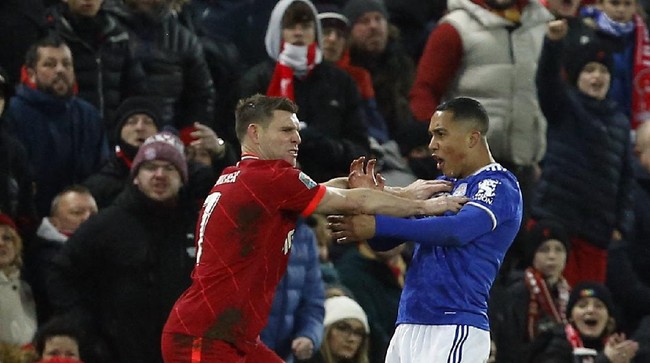 Liverpool menyingkirkan Leicester City dari Piala Liga Inggris (Carabao Cup) dengan dramatis setelah menang adu penalti 5-4, Kamis (23/12) dini hari WIB.