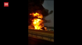 VIDEO: Kecelakaan Truk Sebabkan Kebakaran Besar di Texas AS