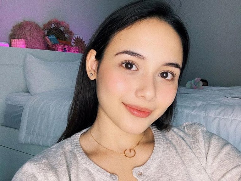 Sejak kepergian Laura Anna, Greta Irene sang kakak melanjutkan perjuangan mendiang tuntut keadilan. Yuk intip potretnya!