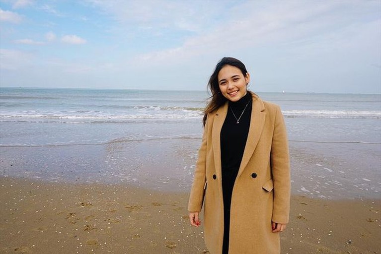 Sejak kepergian Laura Anna, Greta Irene sang kakak melanjutkan perjuangan mendiang tuntut keadilan. Yuk intip potretnya!