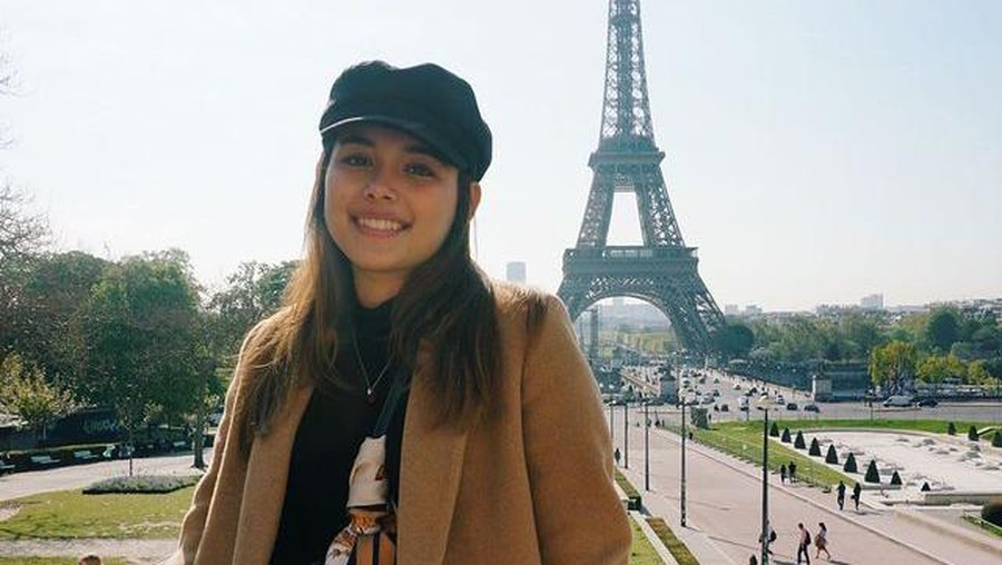 Sejak kepergian Laura Anna, Greta Irene sang kakak melanjutkan perjuangan mendiang tuntut keadilan. Yuk intip potretnya!