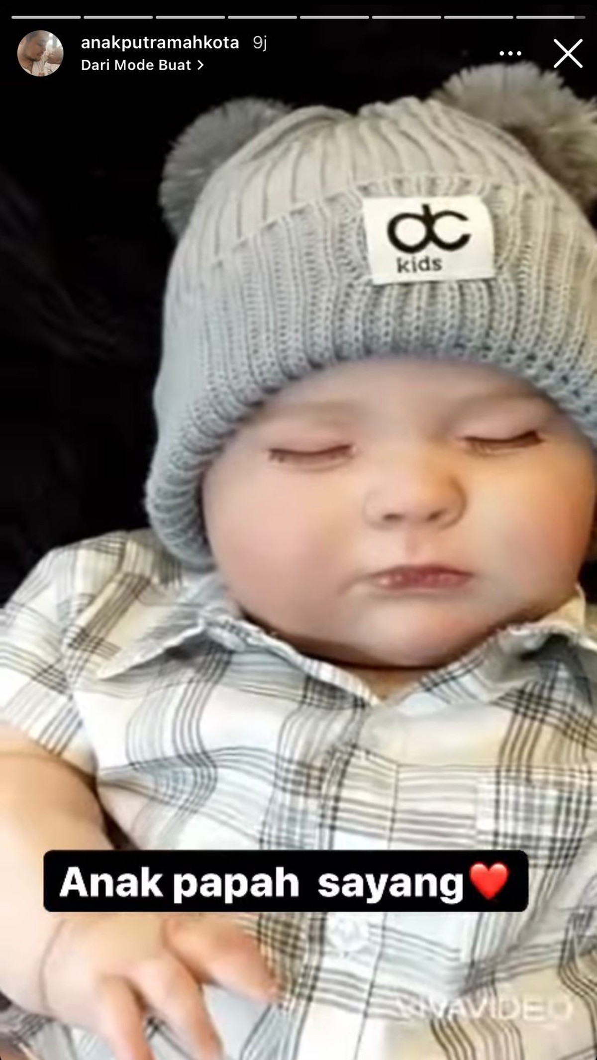 Setelah anak pertama bikin heboh&comma; Ivan Gunawan mengumumkan kelahiran anak keduanya&period; Yuk intip potretnya&excl;