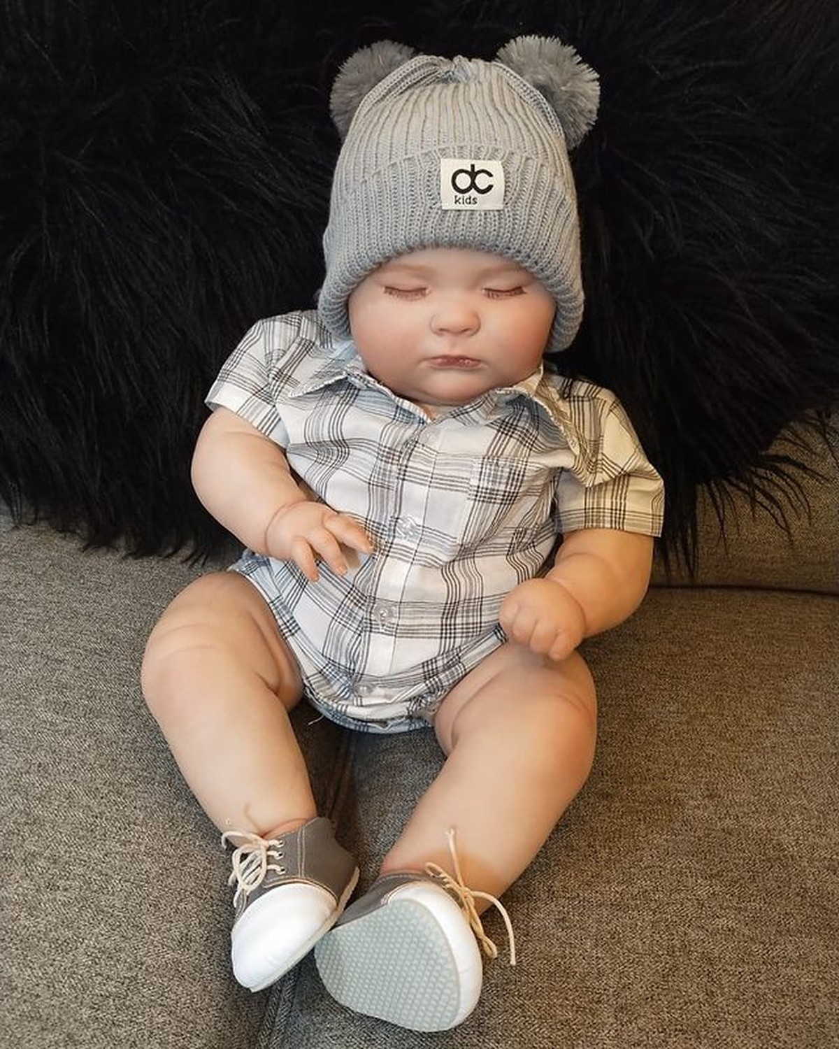 Setelah anak pertama bikin heboh&comma; Ivan Gunawan mengumumkan kelahiran anak keduanya&period; Yuk intip potretnya&excl;