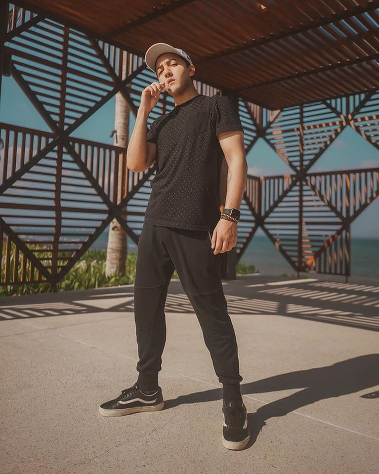 7 Potret Selebgram Aaron Ashab yang Dipukuli Kakaknya Selama 15 Tahun Nama selebgram Aaron Ashab tengah jadi perbincangan usai mengungkap fakta jadi korban kekerasan sang kakak. Yuk intip!