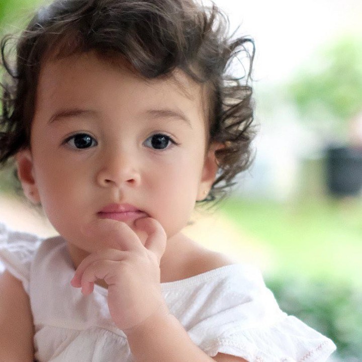 <p>Dari beberapa potret, Baby Cara Rose pun disebut mirip dengan ayahnya. Bagaimana menurut Bunda? (Foto: Instagram @riantic)</p>
