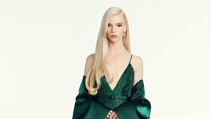 Potret Selebriti dengan Gaun Hijau yang Memukau di Red Carpet Sepanjang 2021! Siapa Paling Stylish? Potret Selebriti dengan Gaun Hijau yang Memukau di Red Carpet Sepanjang 2021! Siapa Paling Stylish?