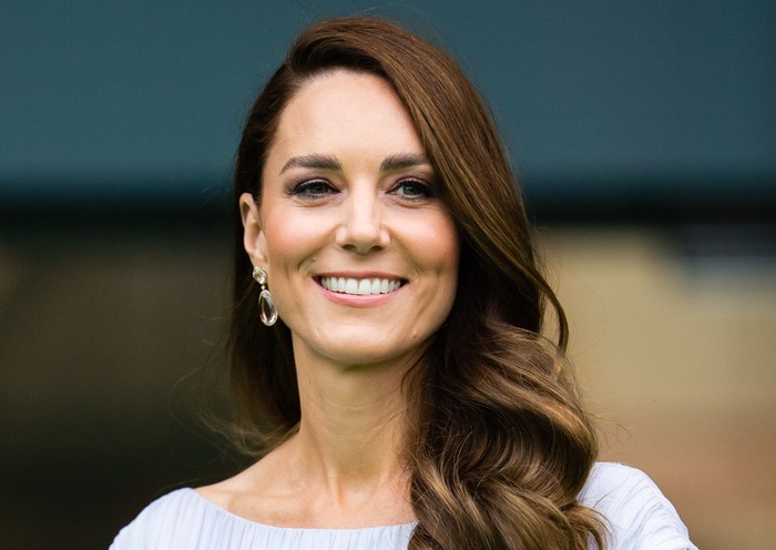 Perempuan kelahiran 9 Januari 1982 ini memang bukan artis. Namun, sebagai bagian dari keluarga Kerajaan Inggris, Kate Middleton cukup menyita perhatian publik dengan gaya-gayanya yang sederhana tapi menawan khas Capricorn. (Foto: Glamour.co.uk)