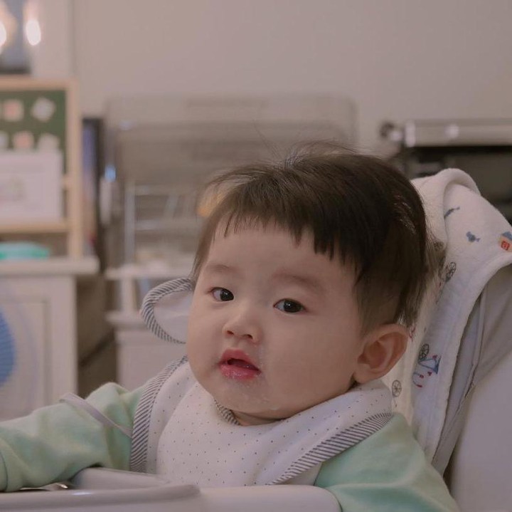 <p>Putra pertama Tara dan Woni ini bernama Jeon Ji Hwan atau biasa dipanggil Baby Hwani. Ia lahir pada 19 Juni 2021 di salah satu rumah sakit di Jakarta. (Foto: Instagram @jameski92/ @taraerind)</p>