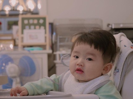 7 Potret Menggemaskan Anak YouTuber TaraWoni, Dibilang Ganteng Mirip Aktor Korea